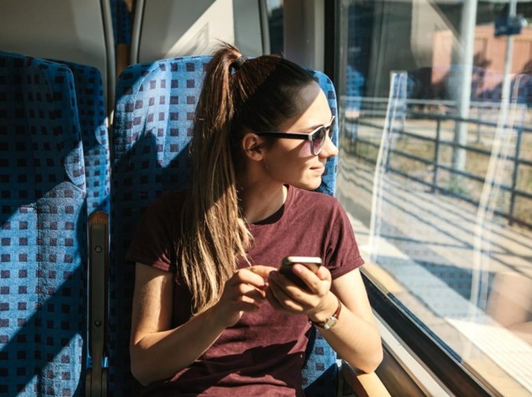 電車で「自慰行為」をする男性を目撃した女性、男性より『重い処分』受けるはめに