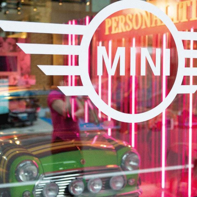 MINI60周年記念イベント開催！ポール・スミスとのコラボ車や特別ペイントも