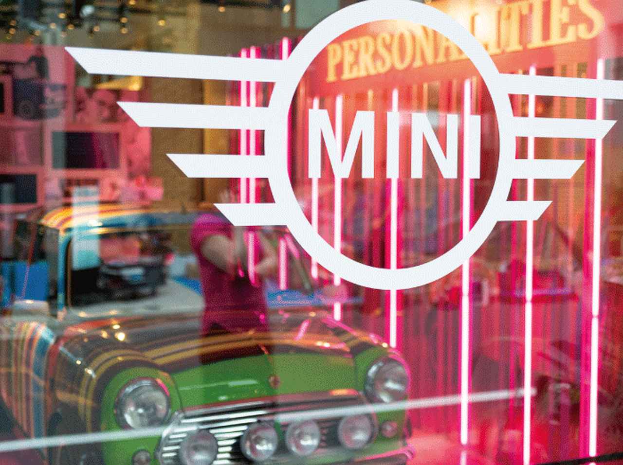 MINI60周年記念イベント開催！ポール・スミスとのコラボ車や特別ペイントも
