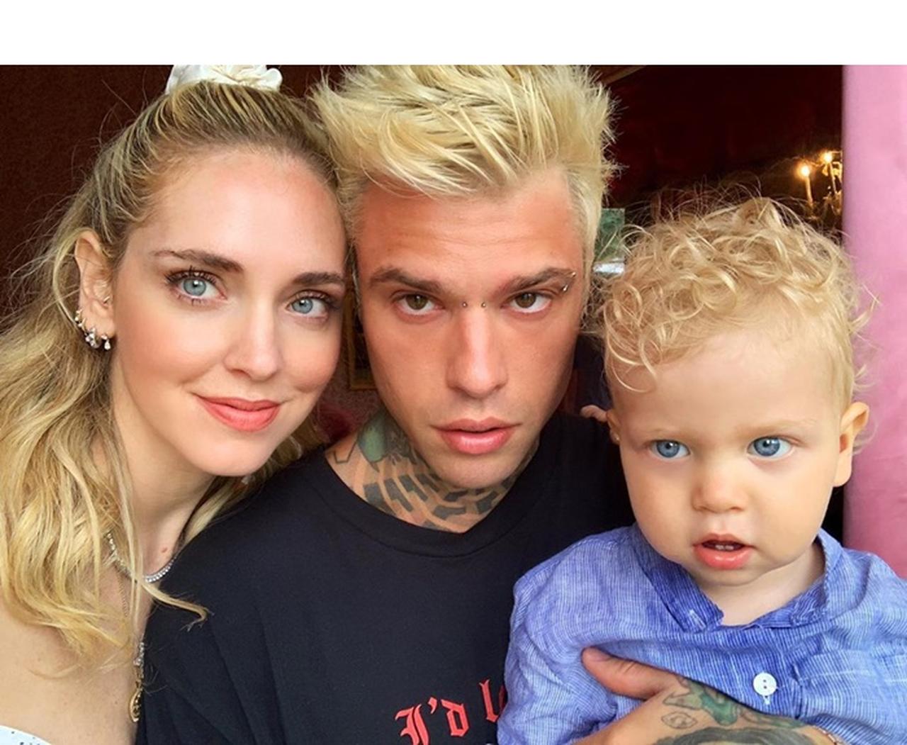 キアラ・フェラーニ、自分の顔入りトップスを着用して家族全員で来日