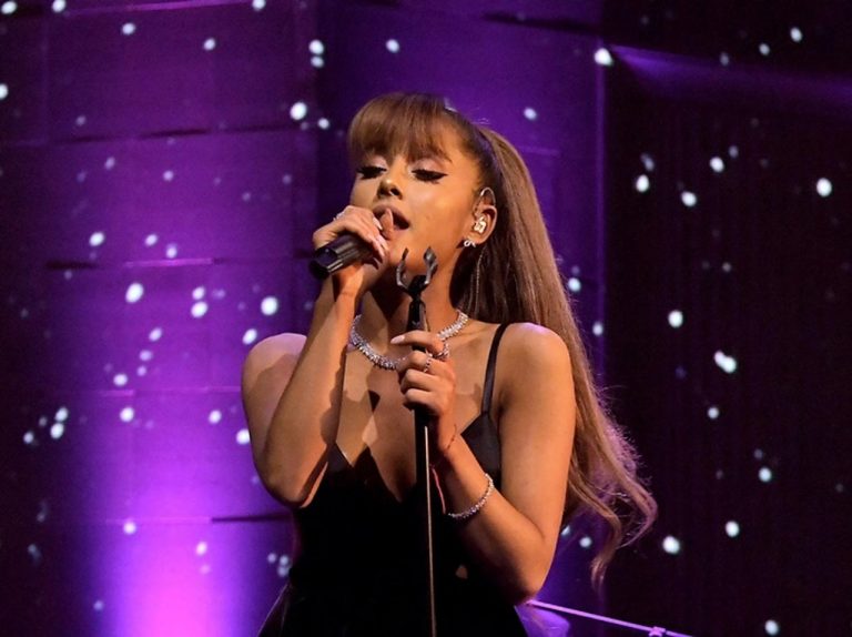 アリアナ・グランデ、ステージで号泣した本音を語る【コメント全訳】