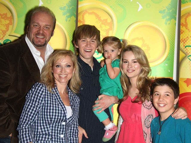 『グッドラック・チャーリー』のキャストが集結！まるで本物な“家族写真”にほっこり