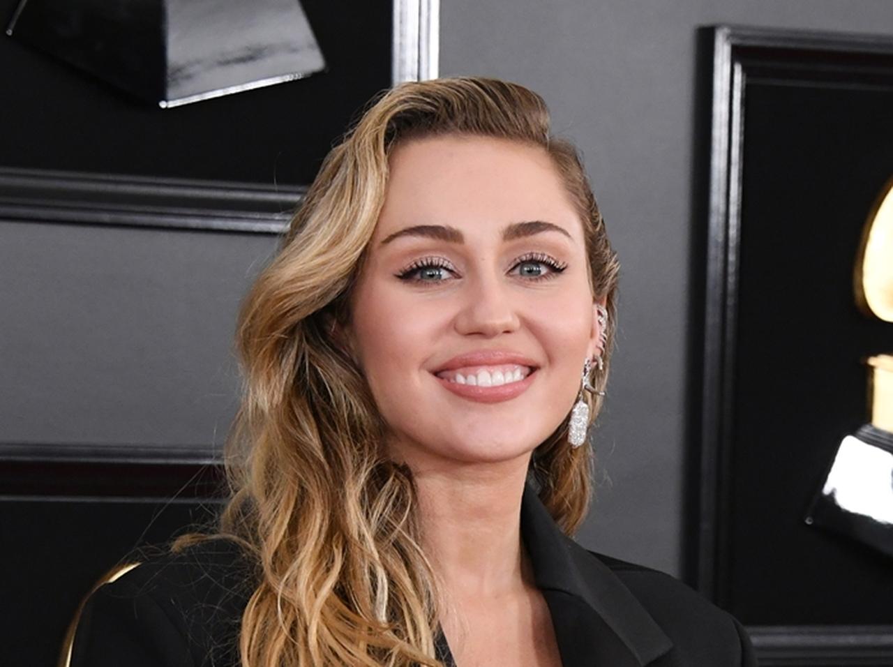 マイリー・サイラス、家族で経験した飛行機での恐怖体験とは