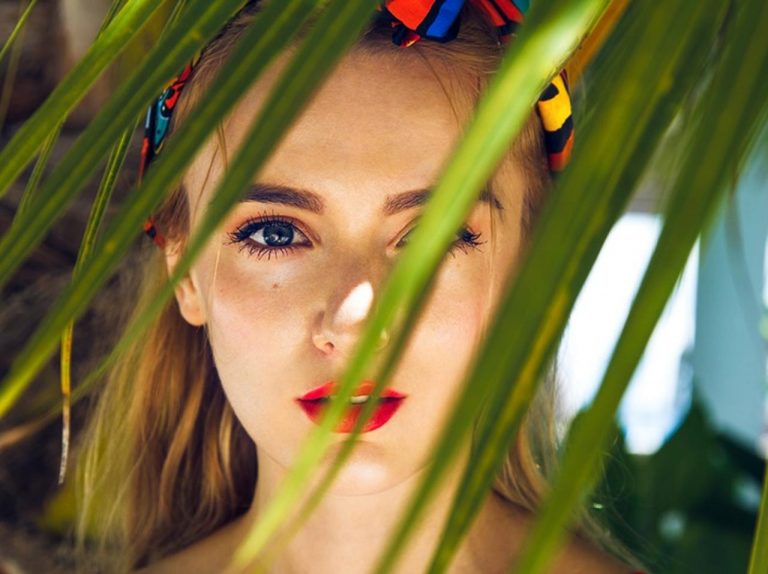 「夏のオシャレ顔」をつくる、トレンド「モノクロ・メイク」のコツとは？