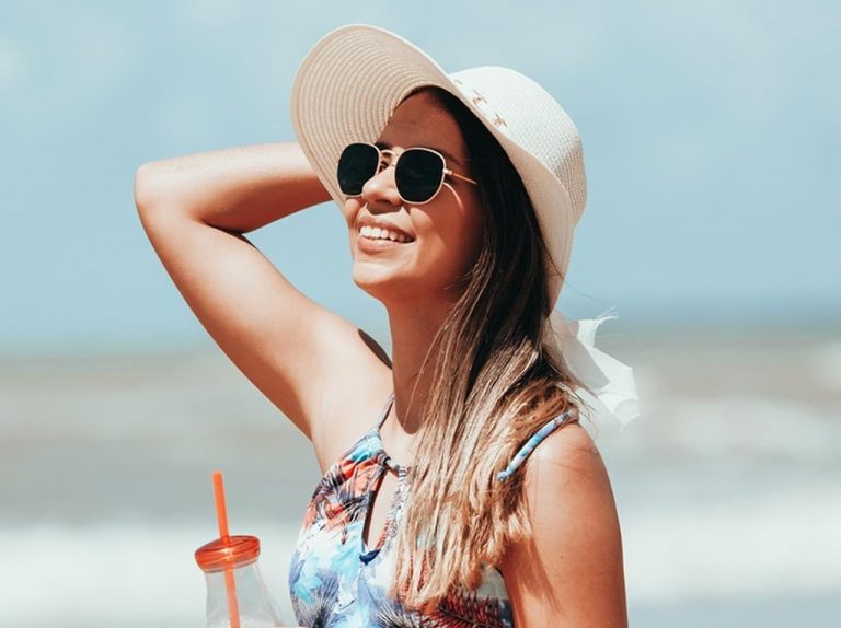 日焼け肌はメイク法のチェンジがマスト!塗ってはいけないエリアとは?