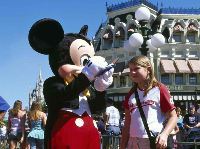 ディズニーランドで創業者の孫が「覆面調査」、そこで”見たもの”に絶望