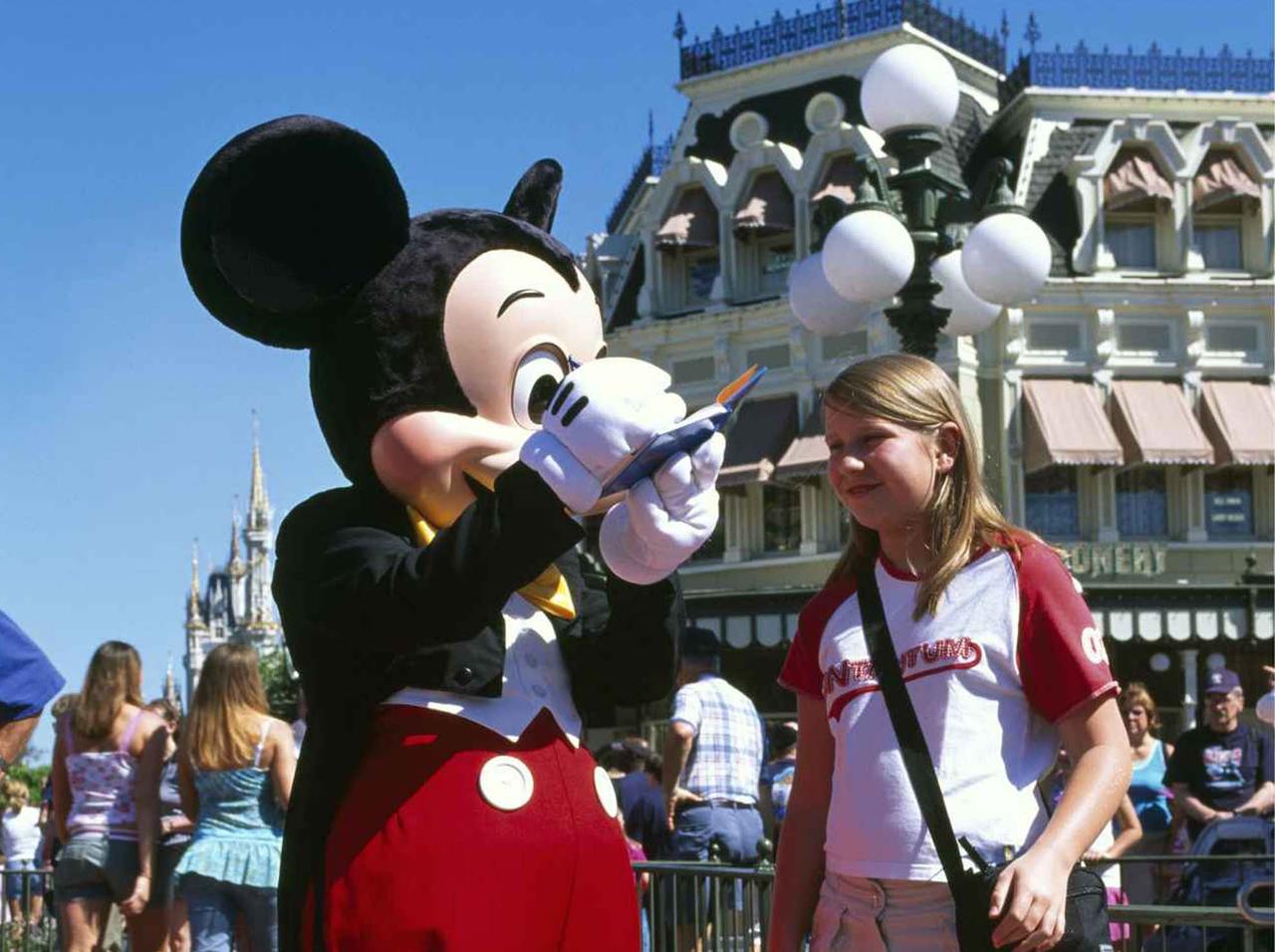 ディズニーランドで創業者の孫が「覆面調査」、そこで”見たもの”に絶望