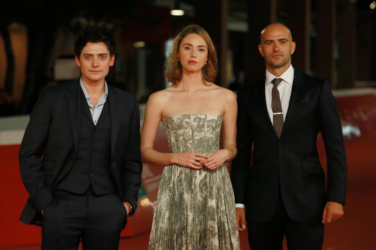 【独占解禁】映画『やっぱり契約破棄していいですか！？』の美女新画像が公開