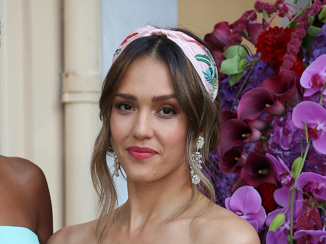 ジェシカ・アルバ、インスタをハッキングした「ハッカー」から“公開ラブコール”をもらう