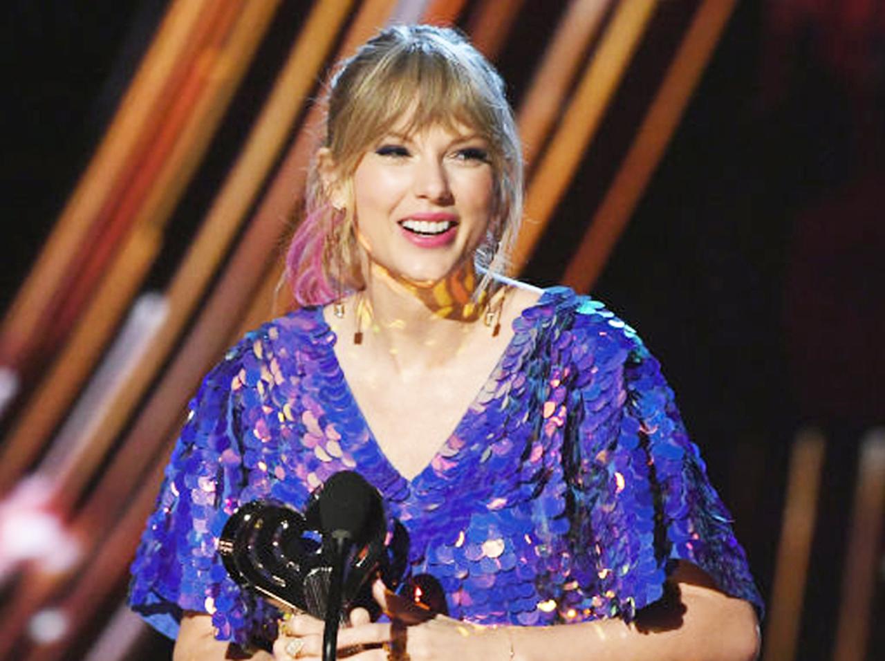 テイラー・スウィフトが世界で最も稼ぐセレブに返り咲き!「年収倍増」の要因は?