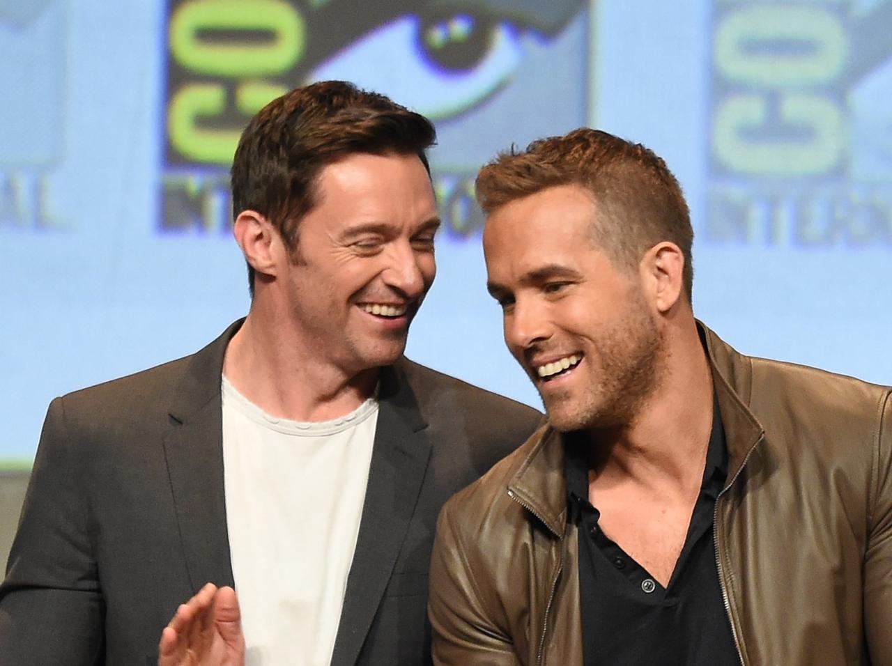 ふたたび!ヒュー・ジャックマン、ライアン・レイノルズの「事故車」をいじる