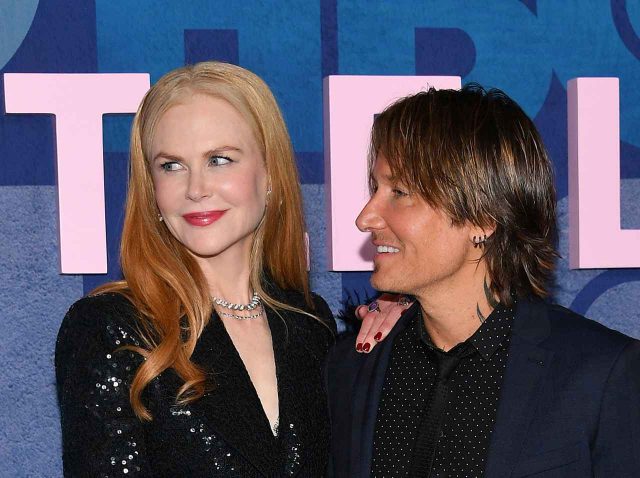 ニコール・キッドマン、「DV夫」と「現夫」に挟まれて座る【写真アリ】