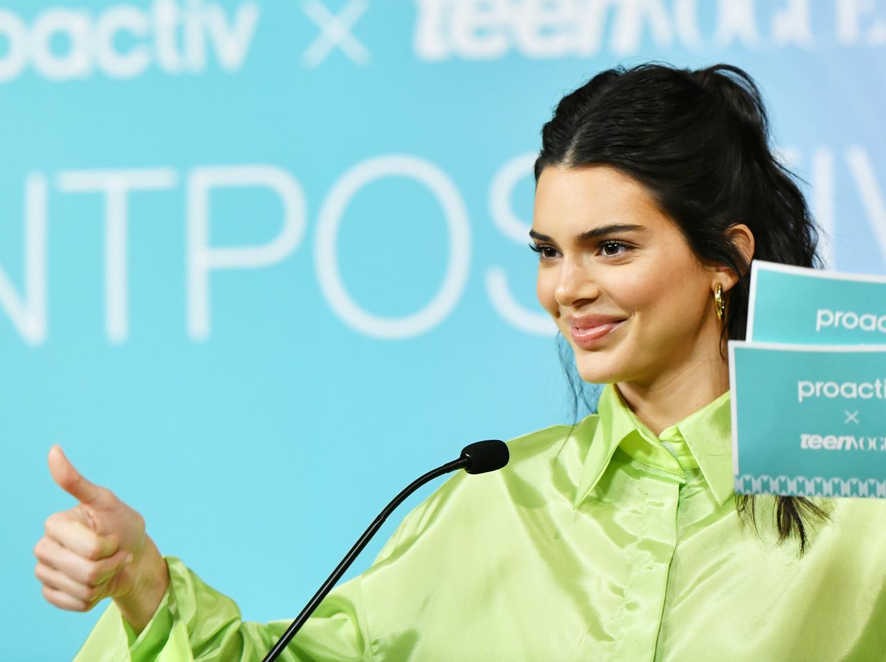 ケンダル・ジェンナー、SNSで大流行中のチャレンジに挑戦して「さすがモデル」な結果に