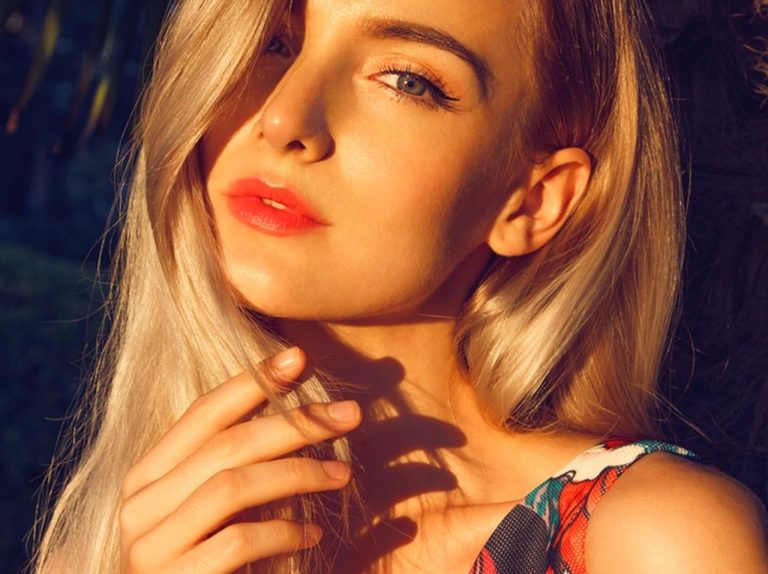 ジューシーなオシャレ顔をつくる、暑い時期に使うべき「トレンド・リップ」は?