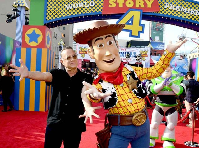 『トイ・ストーリー』ウッディの声はトム・ハンクス、では「人形の声」は？