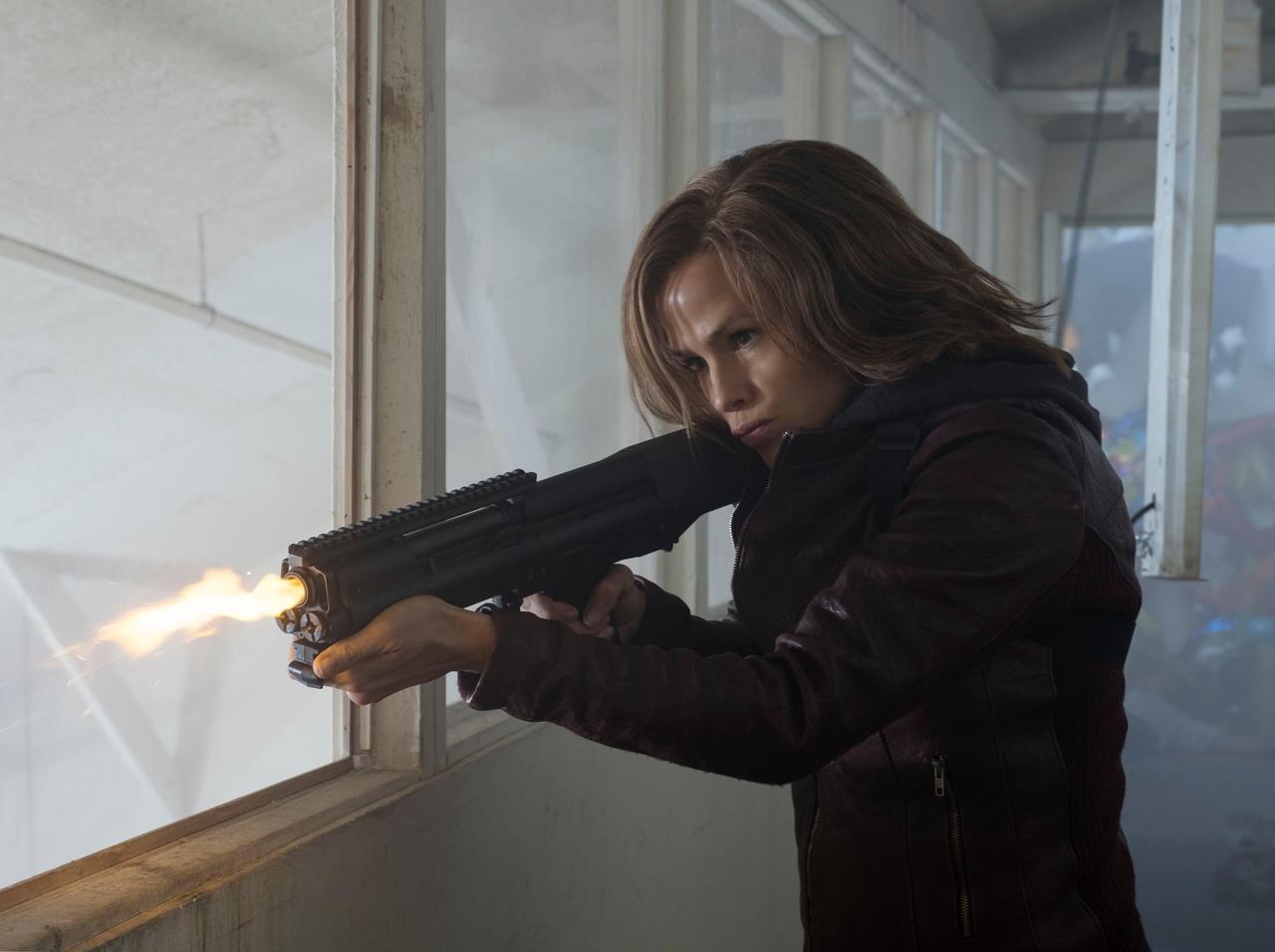 ジェニファー・ガーナー47歳、映画『ライリー・ノース』で復讐キラーママに!【予告編】