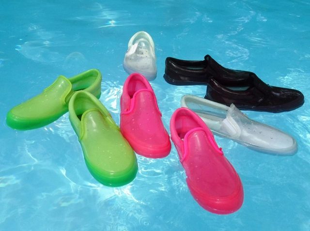 VANSの王道「スリッポン」がスケスケに！OPENING CEREMONYコラボスニーカー