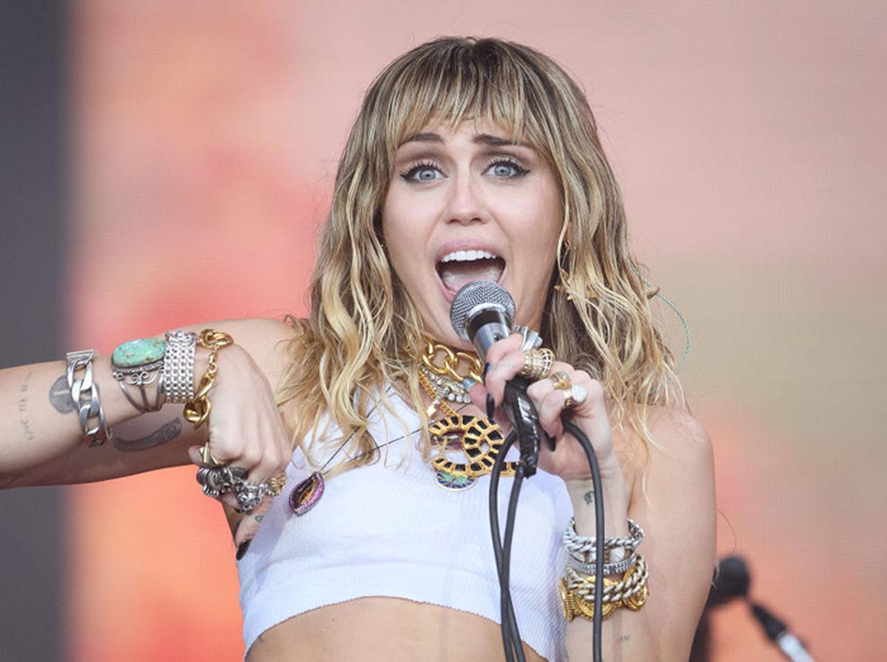 マイリー・サイラス、挑発的な投稿が「処女・童貞への冒涜か」と非難