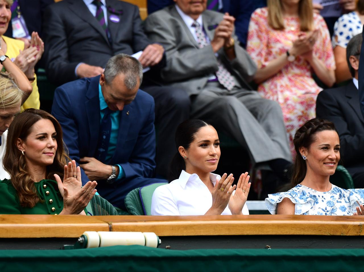 初!キャサリン妃、メーガン妃、ピッパ・ミドルトンが3ショットを披露、親友のテニス観戦で