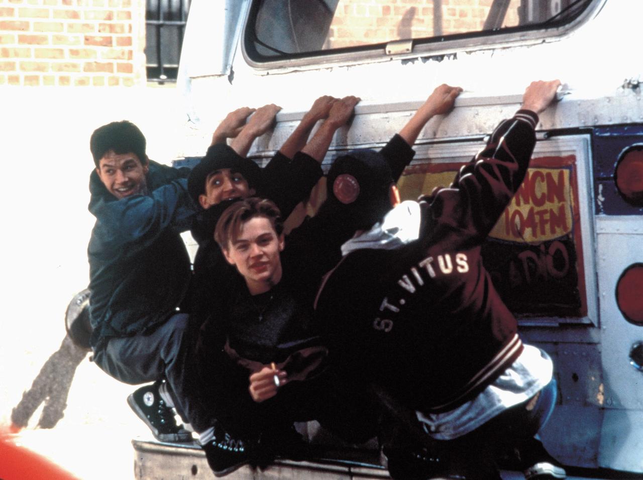 レオナルド・ディカプリオ19歳、マーク・ウォールバーグ23歳当時の動画が青春すぎる