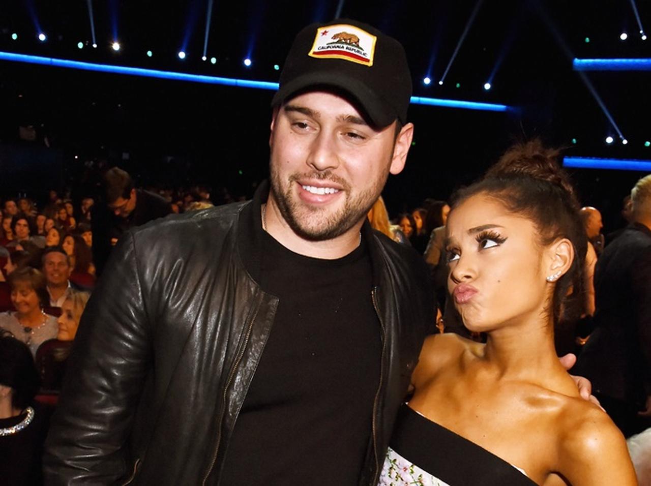 アリアナ・グランデ、自分のマネージャーとテイラー・スウィフトの「バトル」をどう思ってる?