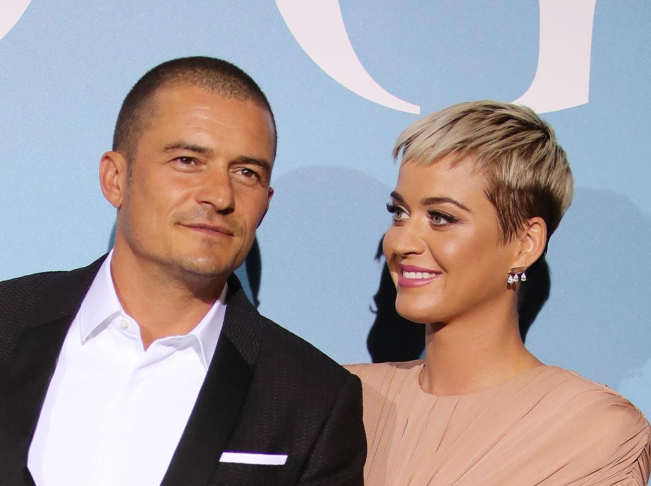 オーランド・ブルームがケイティ・ペリーと「遠距離恋愛」の秘訣を告白、“大人な答え”の内容は?