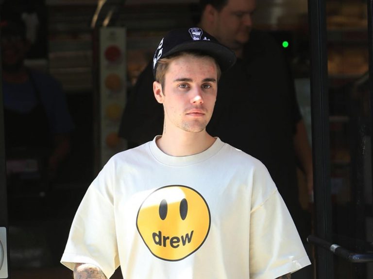 ジャスティン・ビーバー、ファストフード店で「お尻」が“こんにちは”