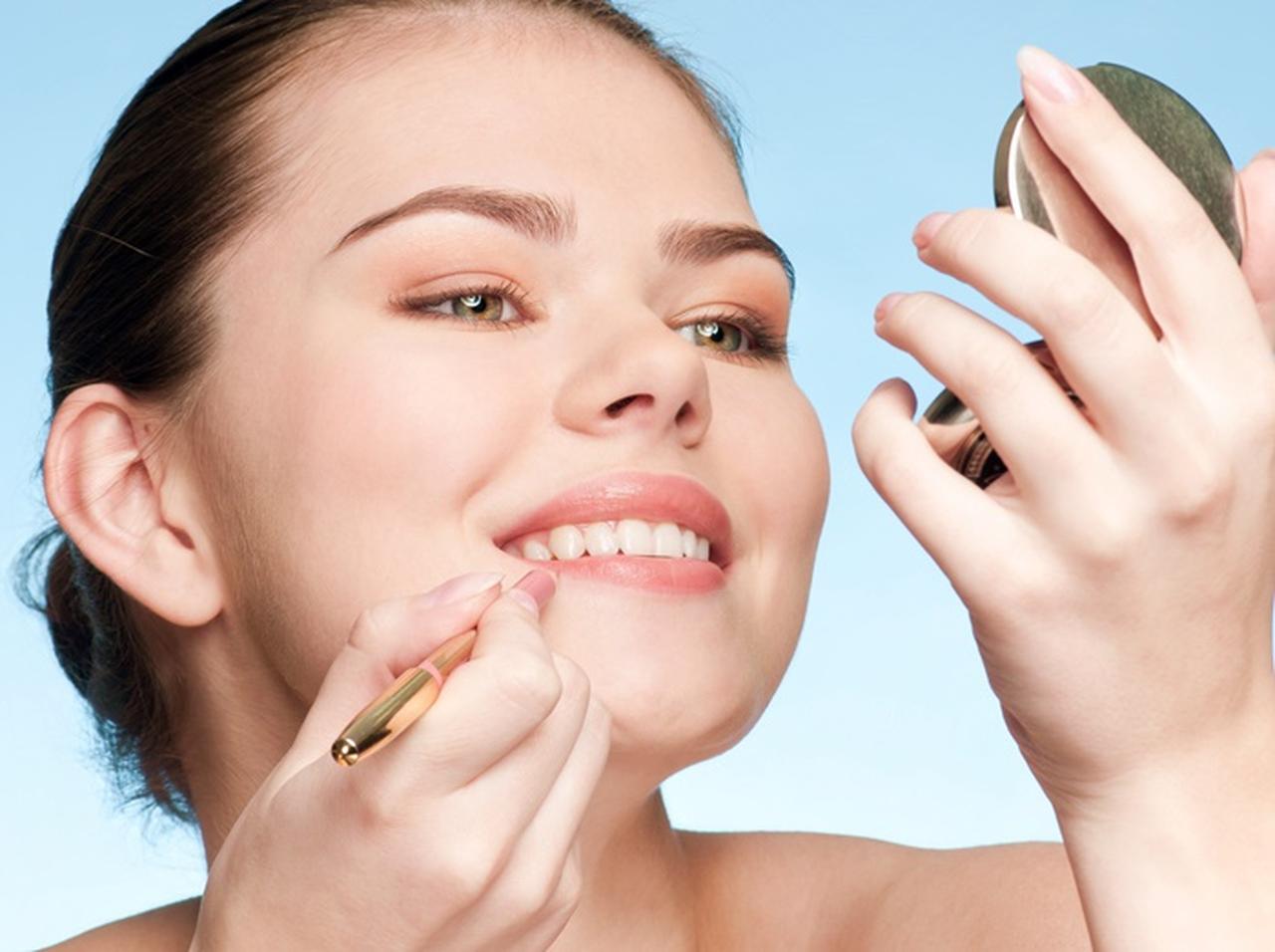 もっと魅力的な「唇」をつくるカギ!リップライナーのコツ3つ