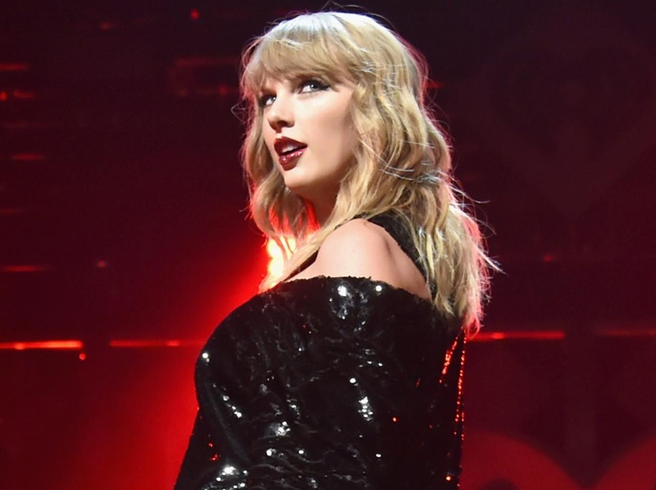 テイラー・スウィフト、ジャスティン・ビーバー恩師を告発したことへの後悔は「ゼロ」