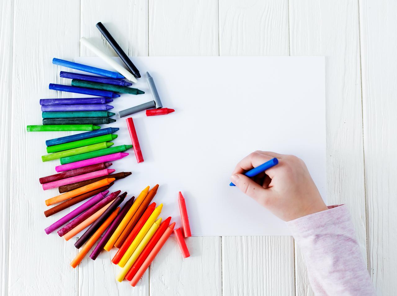 小学校のアートの先生、生徒たちに「親なら怒る」“あるもの”に落書きをさせて拍手喝采