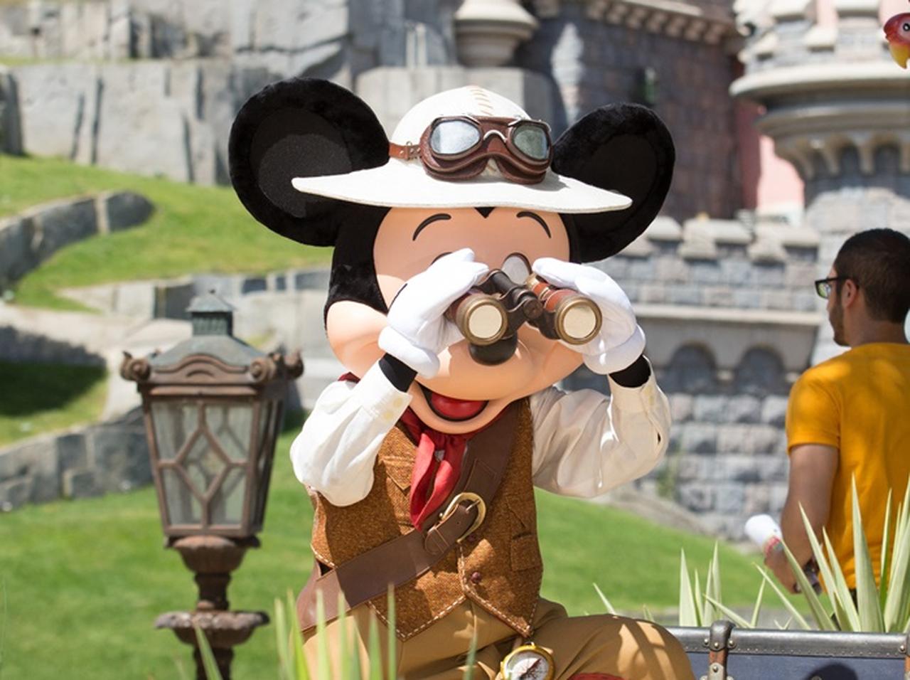 ディズニーランド、子供たちが見ている前で大人が取っ組み合いのケンカ