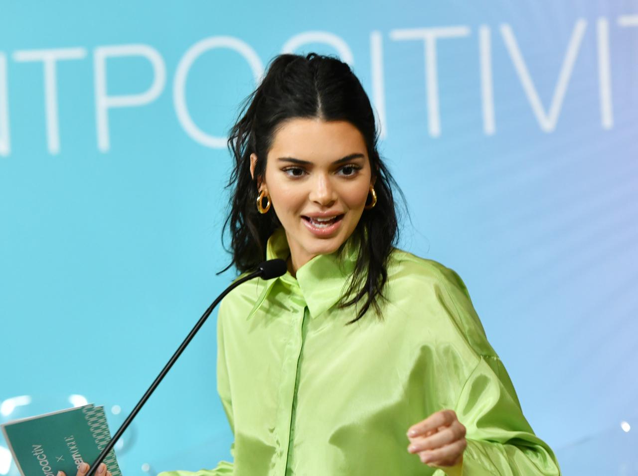 ケンダル・ジェンナーが豪華すぎるバケーションで着たのは「6,000円」のワンピ、日本から購入可