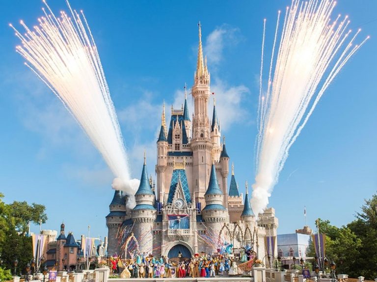 ディズニーランド、朝6時に「花火の予行練習」で周辺住民を叩き起こす