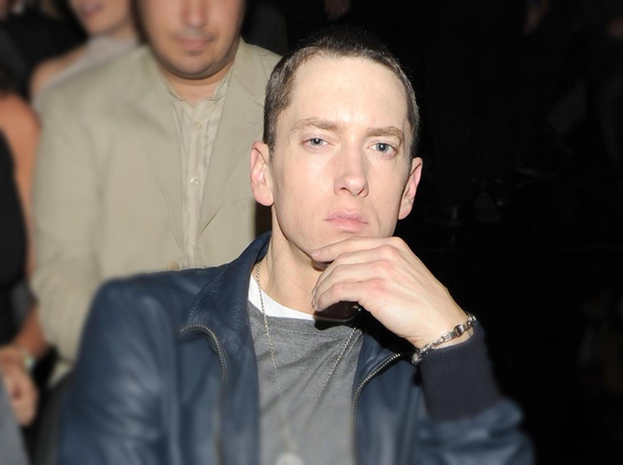 エミネムが珍しく“個人的なツイート”、批判したラッパーへの反論か