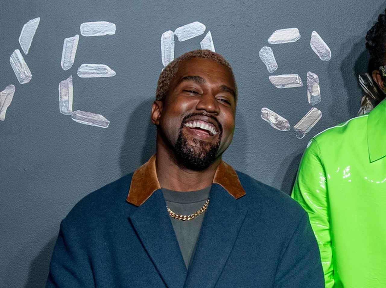 カニエ・ウェスト、日本では「厚手のフーディ説」を覆す