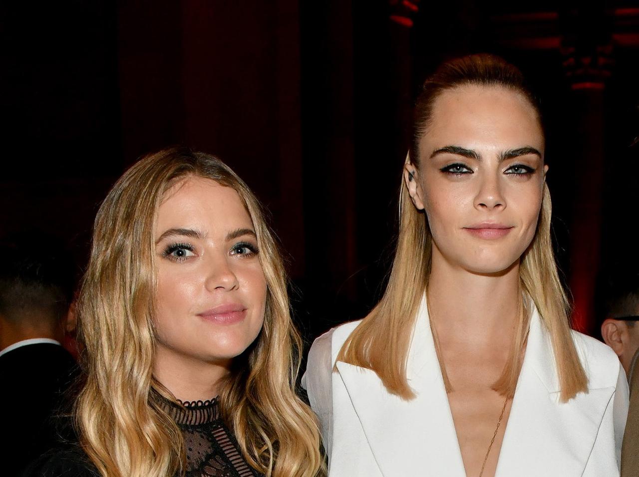 アシュレイ・ベンソン、2つ目の“カーラ・デルヴィーニュ”タトゥーを1ヵ月も経たずにゲット