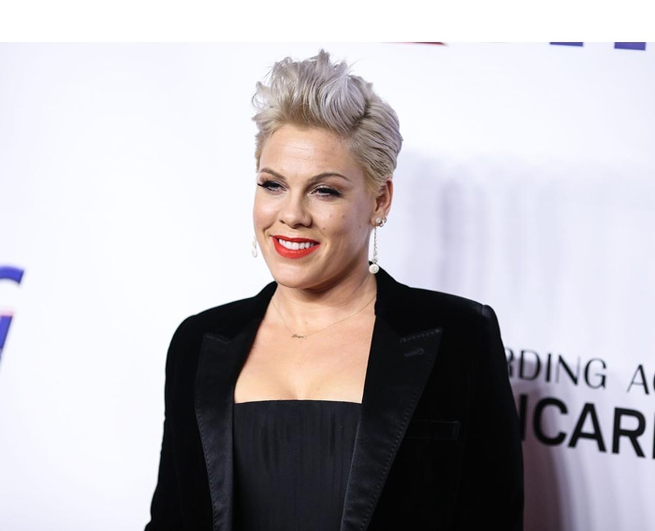 ピンクのプライベートジェットが燃え上がり緊急着陸【写真アリ】