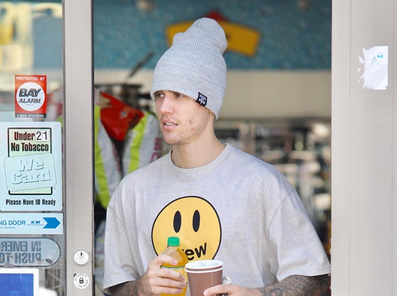 ジャスティン・ビーバー、来日セレブになぜか人気の「アレ」の前で記念撮影