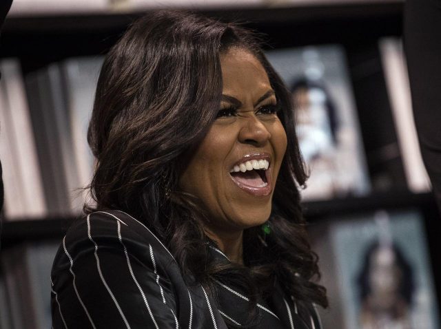 ミシェル・オバマがメーガン妃を前に「おノロケ」、夫オバマ元大統領は“可愛い”