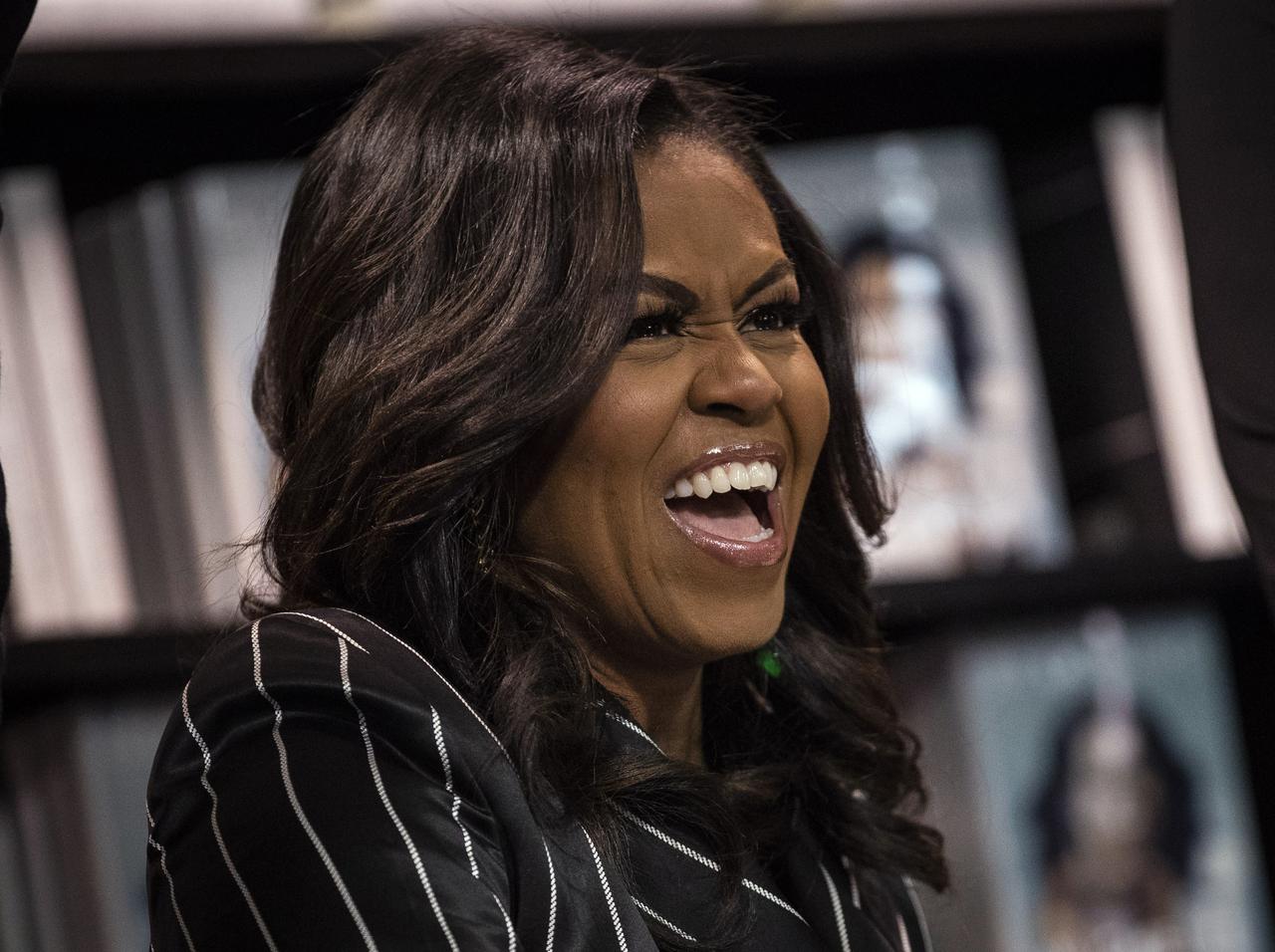 ミシェル・オバマがメーガン妃を前に「おノロケ」、夫オバマ元大統領は“可愛い”