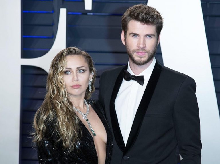 マイリー・サイラス、離婚発表後に「意味深なタトゥー」を入れる