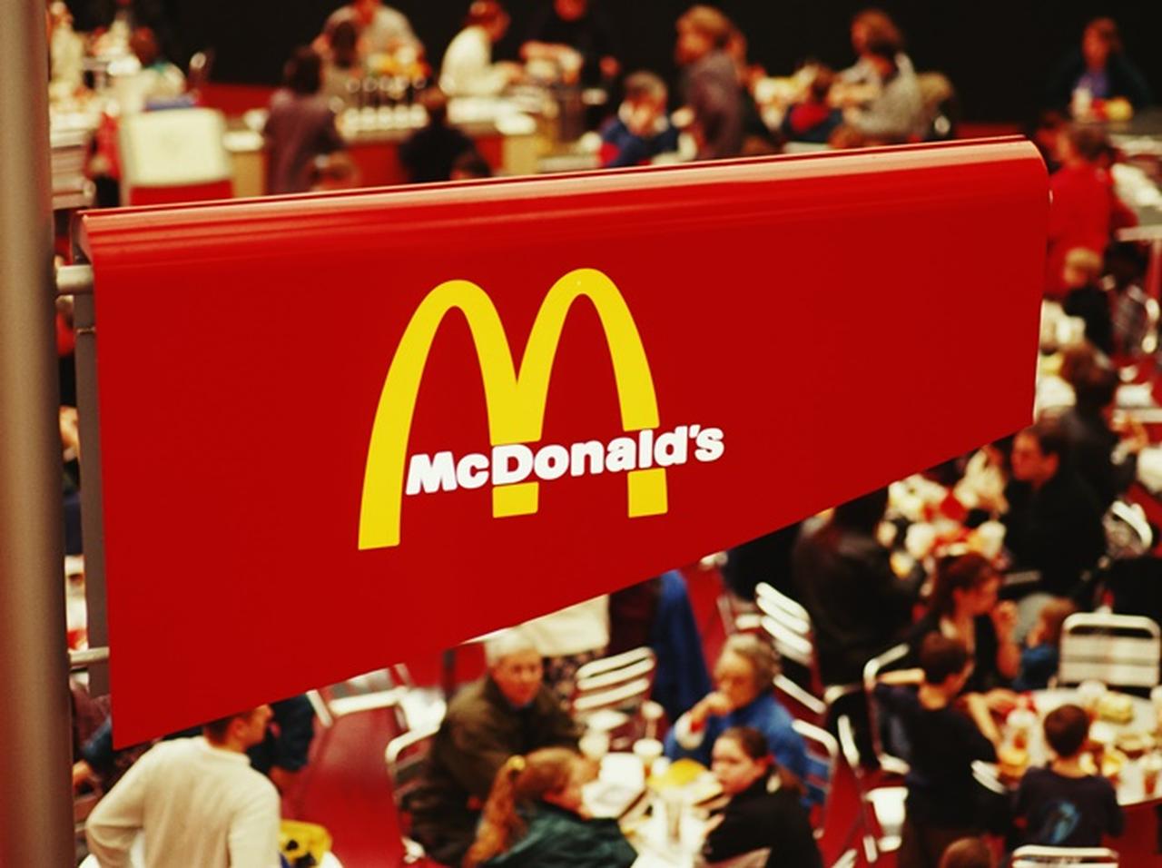 マクドナルドの「紙ストロー」を“飲みやすく”した結果、まさかの結末