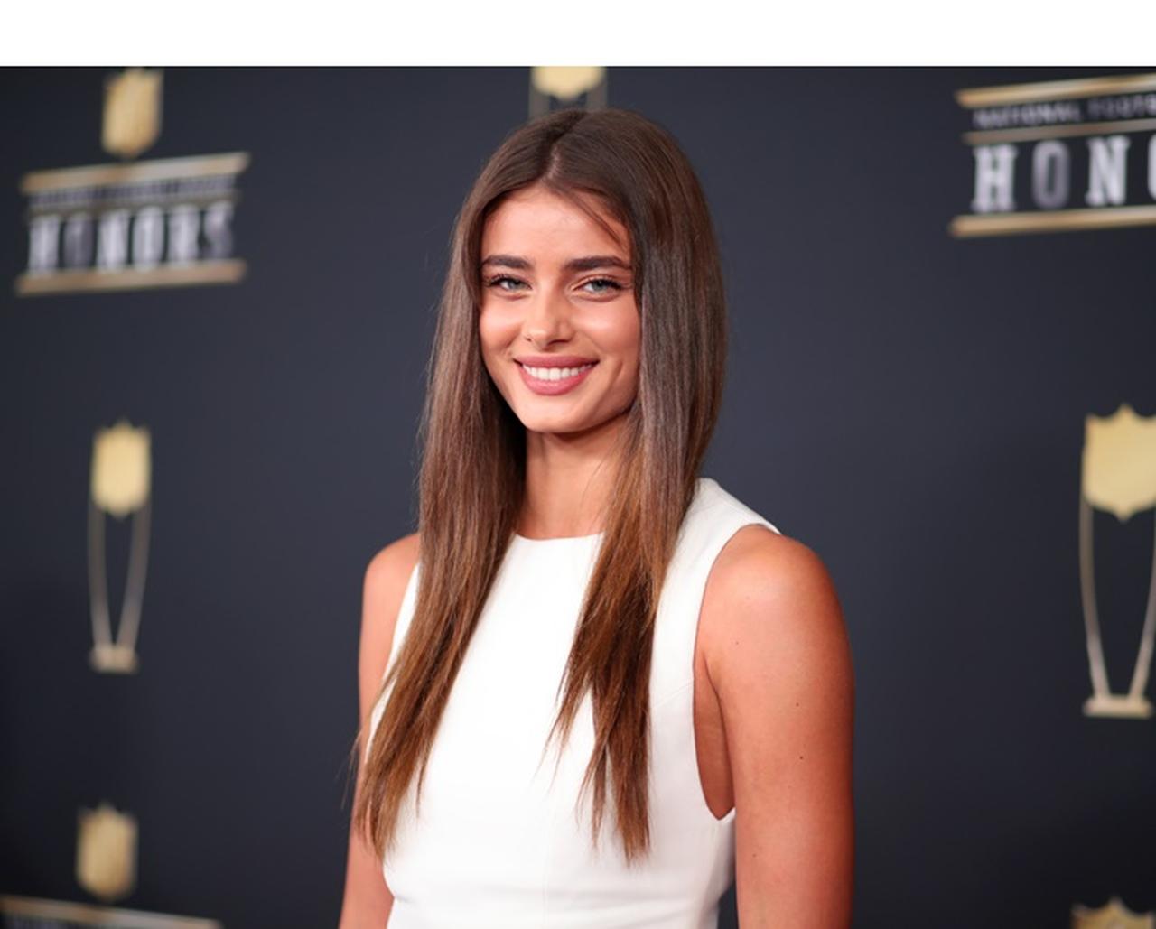 テイラー・ヒル、ジョナス・ブラザーズのコンサートでオタク魂発揮