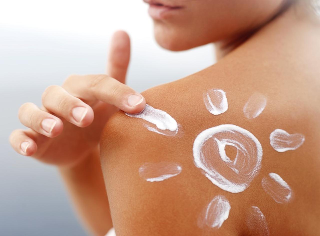 肌に悪い？植物性が良い？日焼け止めにまつわる「ウワサ」を検証！