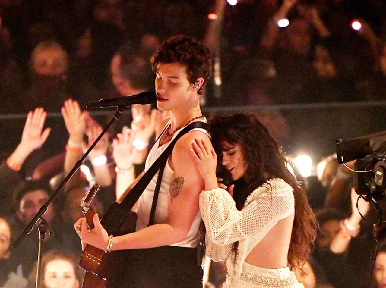 ショーン・メンデス＆カミラ・カベロ、「生の絡み」に興奮しすぎてセレブが我を忘れる【VMA2019】