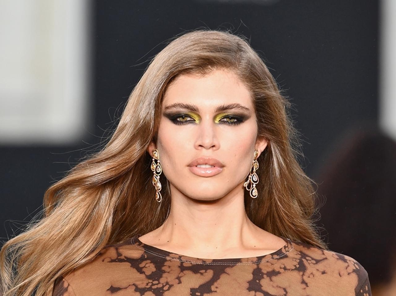 ヴィクシー初のトランスジェンダーモデル、業界への「前向きな想い」を明かす