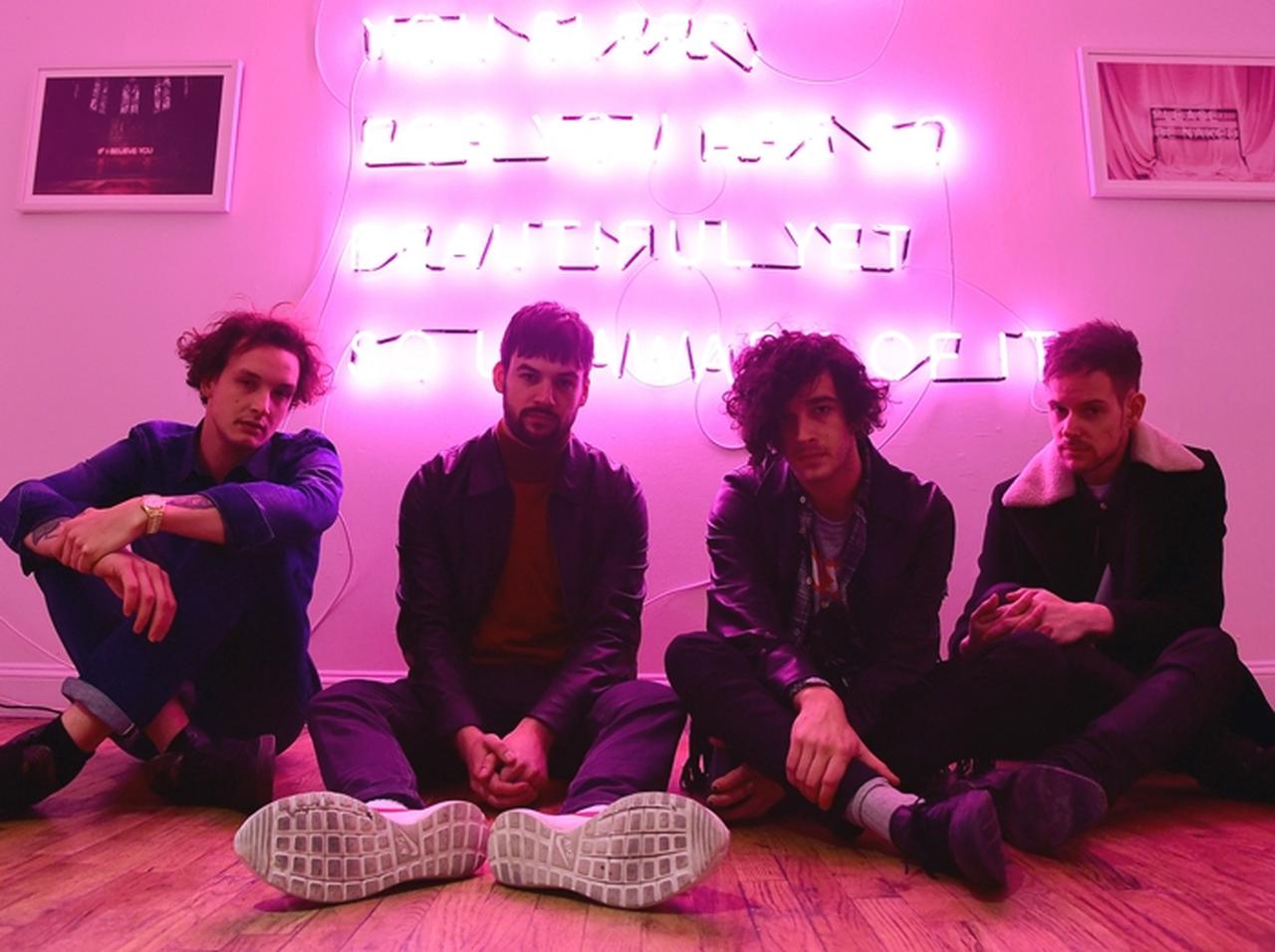 「The 1975」、歯が浮くようなアルバムタイトルもクールにキマる3つの理由