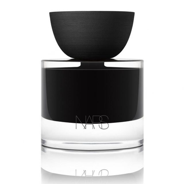 NARS、“大胆”を体現するブランド初のフレグランスを発売