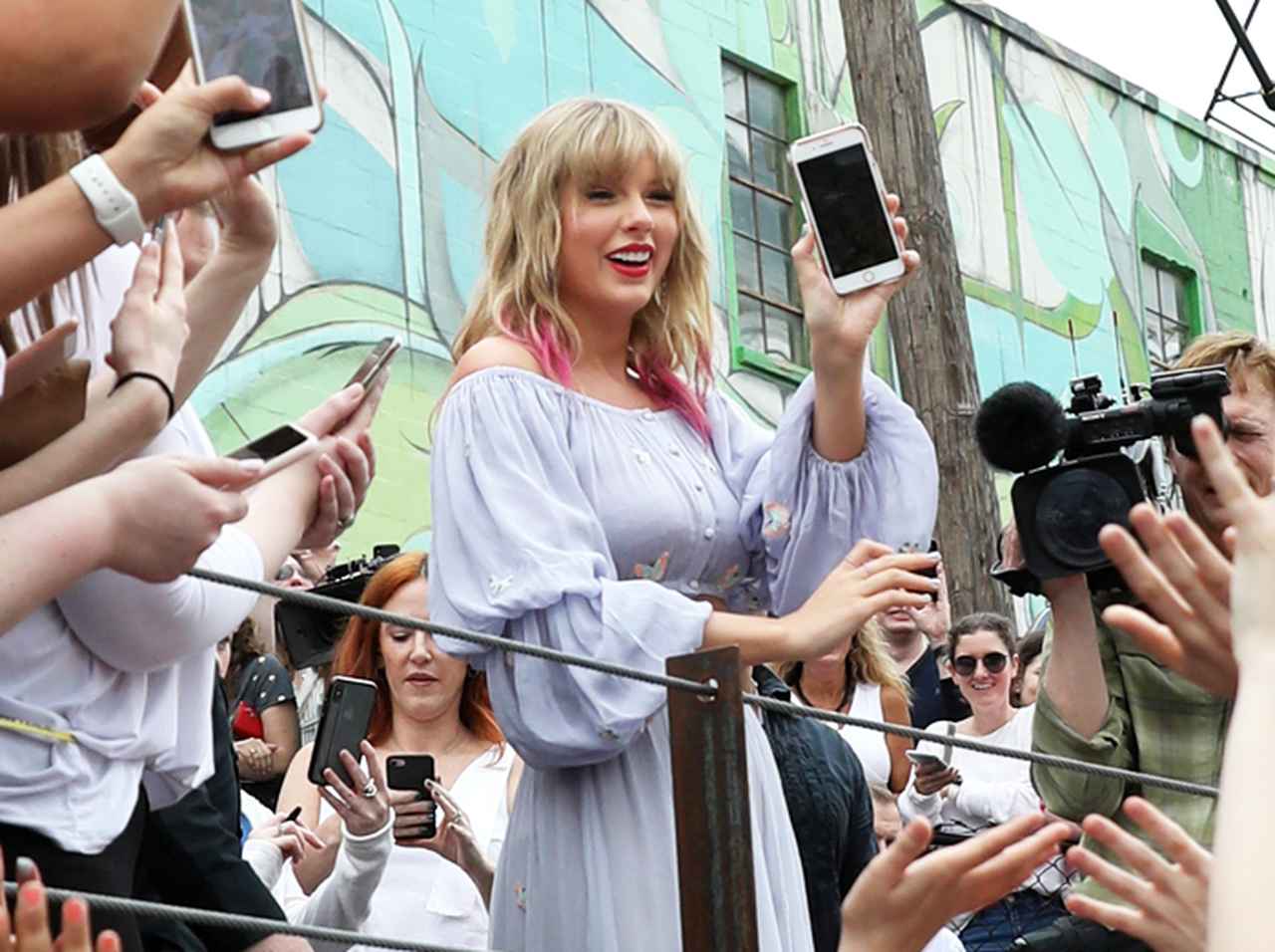 テイラー・スウィフト、自宅に招いたファンへの「究極のおもてなし」が神レベル