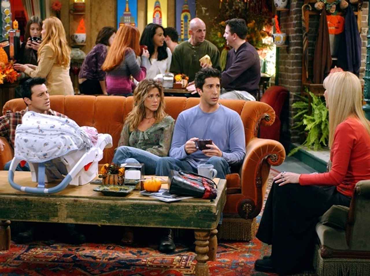 日本でもあの『フレンズ』のソファーに座れる!25周年を記念した企画が続々決定